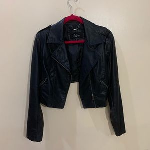 Crop AKIRA faux leather jacket